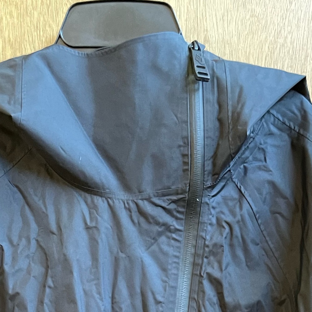 Nike Light Weight Women's Hooded Rain  Jacket M Black - Picture 16 of 16